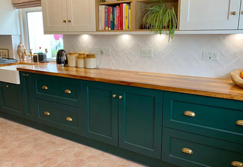 Ashbourne Hunter Green and White 04112020 - Real Kitchens | Stunning ...