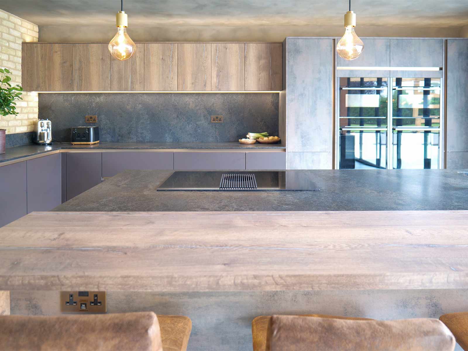 An extractor hob on a kitchen island