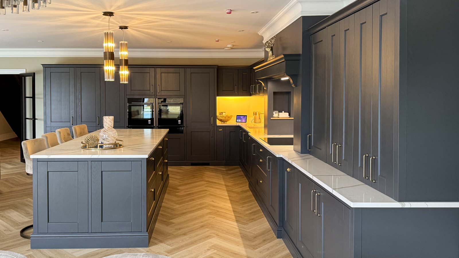 A deep winter colour analysis result showcased on a dark kitchen