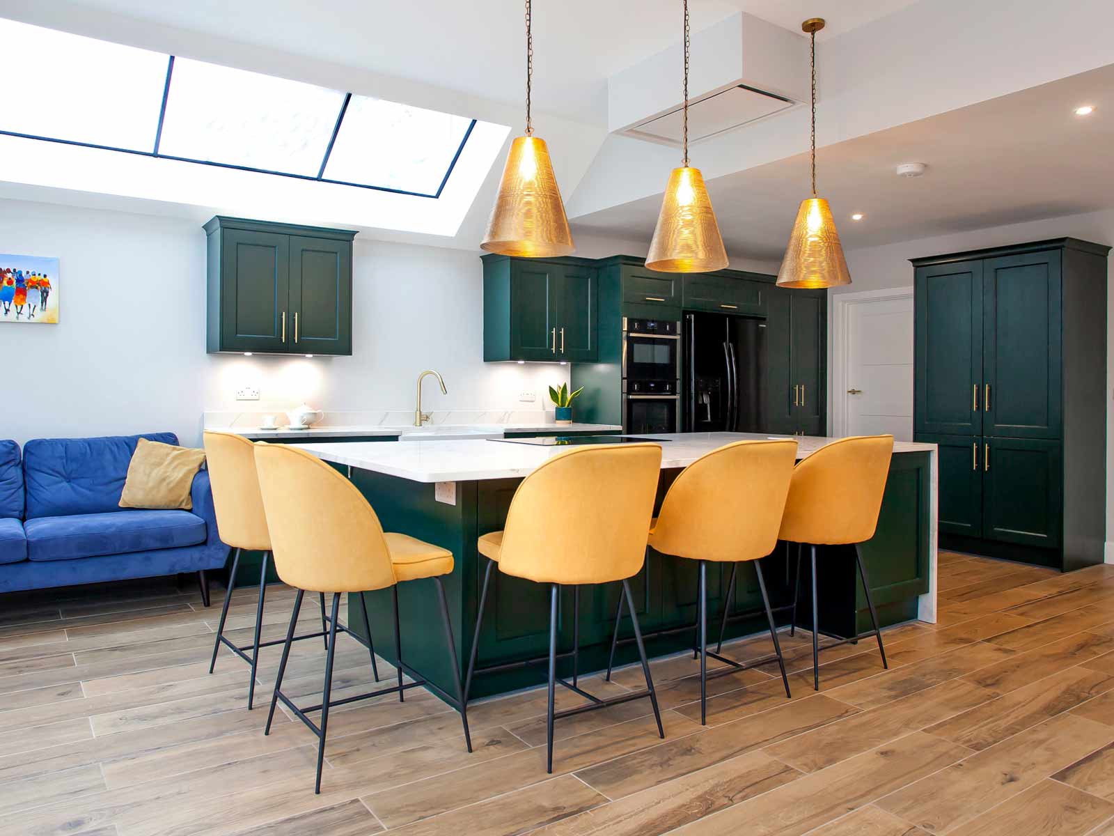 A green colourful kitchen with 50s interior design and pop art interior design