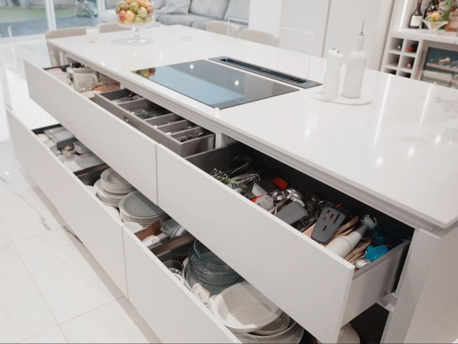 Extra wide metal kitchen drawers with Blum Legrabox drawer technology