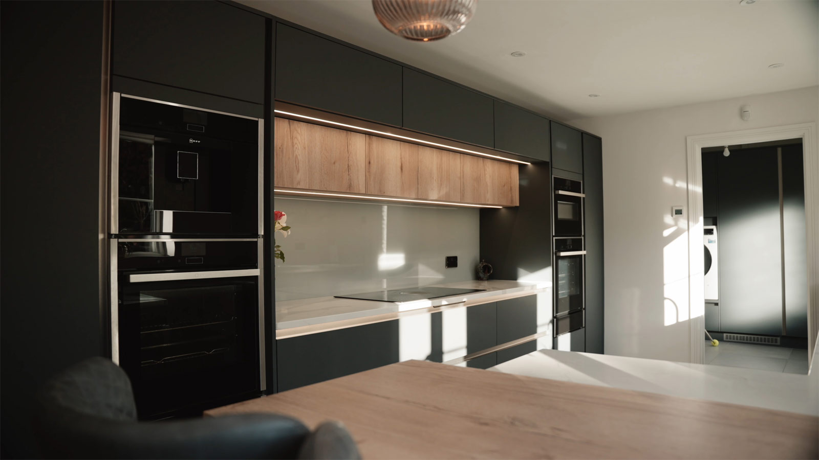 A handleless kitchen that costs less than the average cost of a kitchen extension