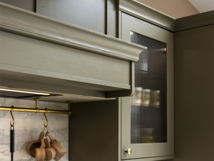 A mediterranean-design oven hood mantle